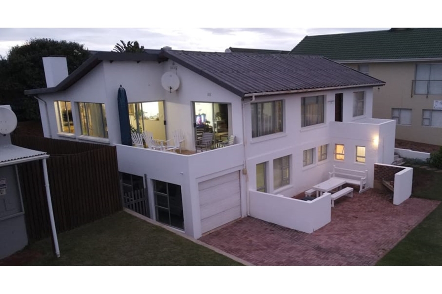4 Bedroom Property for Sale in Buffalo Bay Western Cape